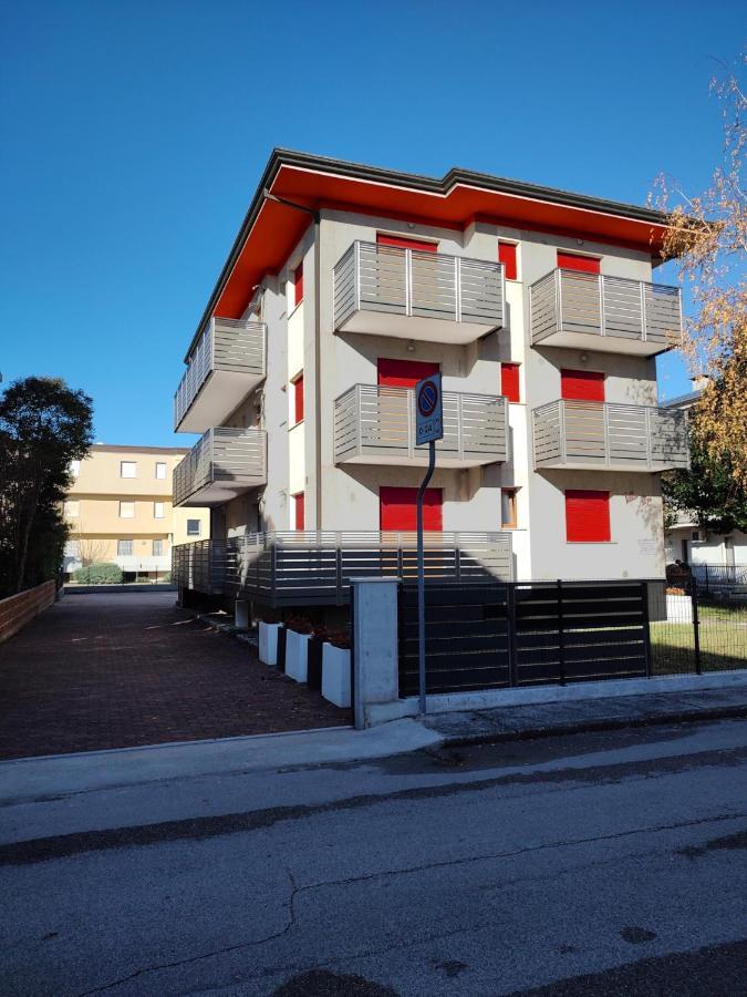 Villa Alpi Lignano Sabbiadoro Eksteriør billede